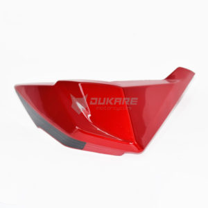 PLASTICO LATERAL IZQ FARO ROJO